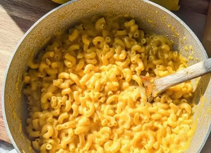 One Pot Creamy Mac and Cheese (Stovetop)
